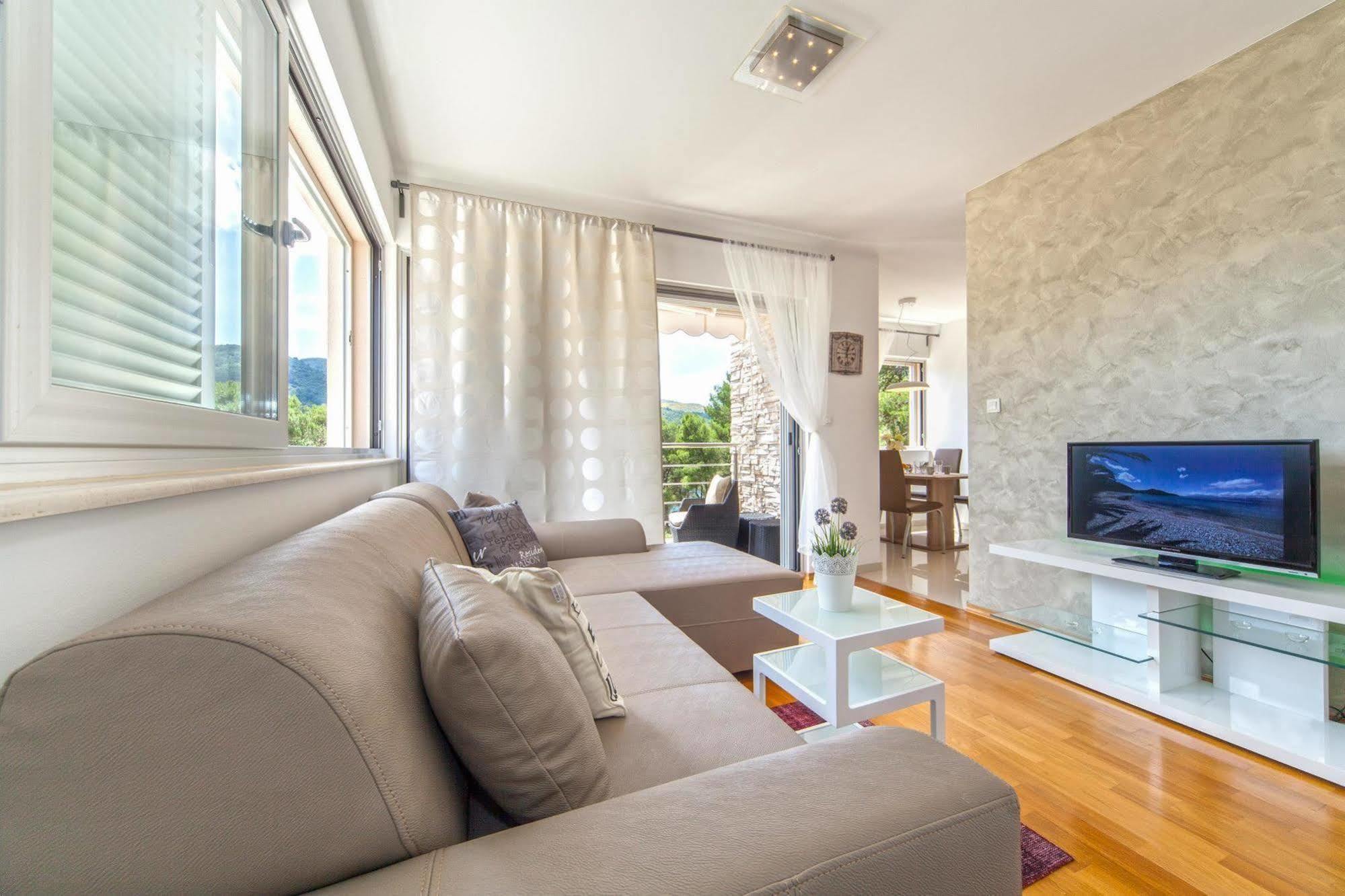 Madrugada Apartments Stari Grad  Dış mekan fotoğraf