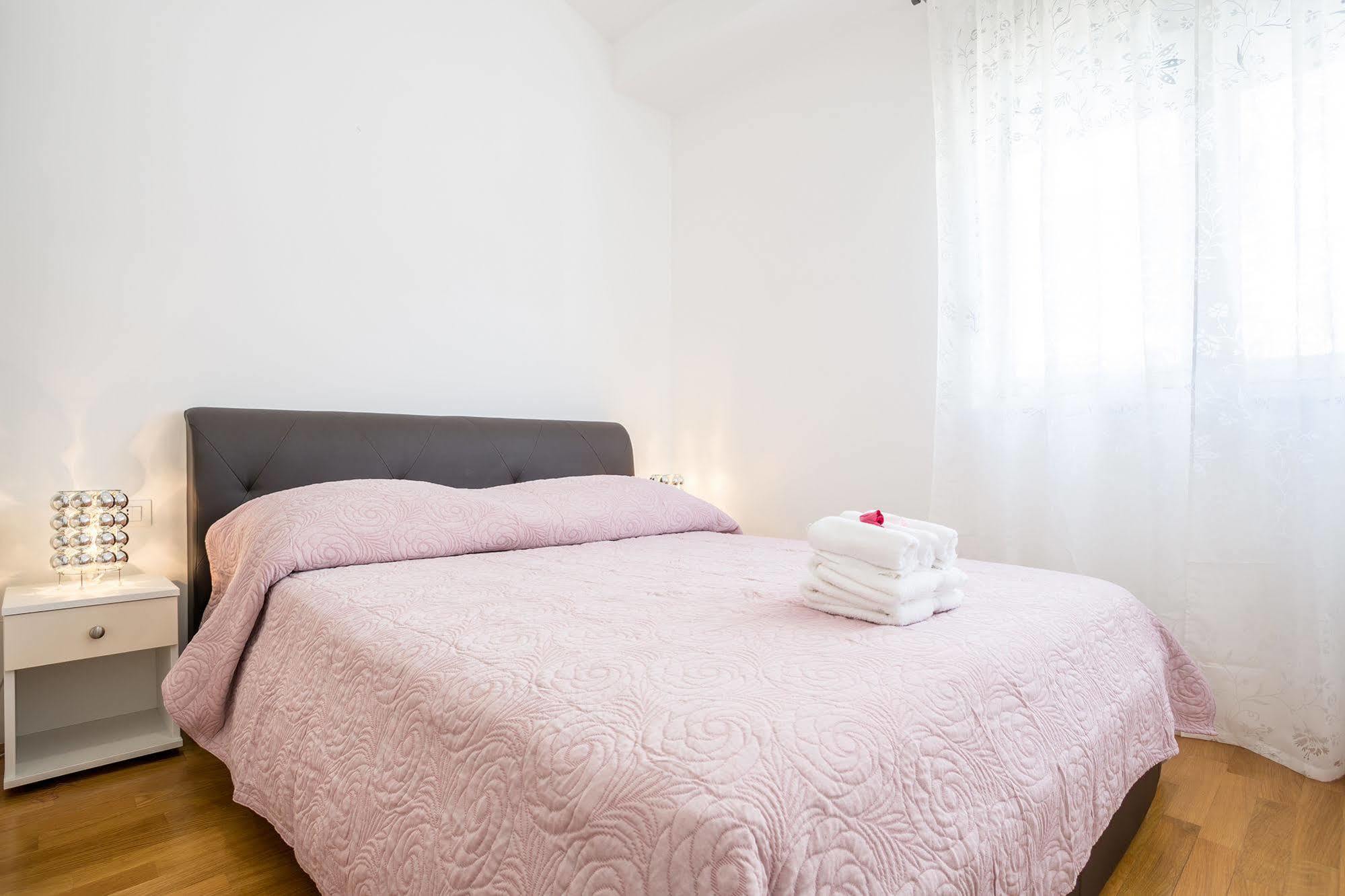 Madrugada Apartments Stari Grad  Dış mekan fotoğraf